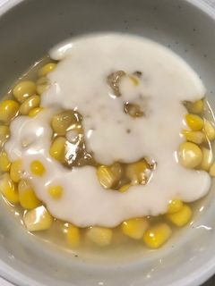 Hình của món Chè ngô cấp tốc với ngô đóng hộp.