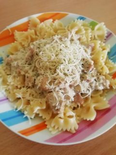Tejfölös csirkemelles farfalle recept fotója