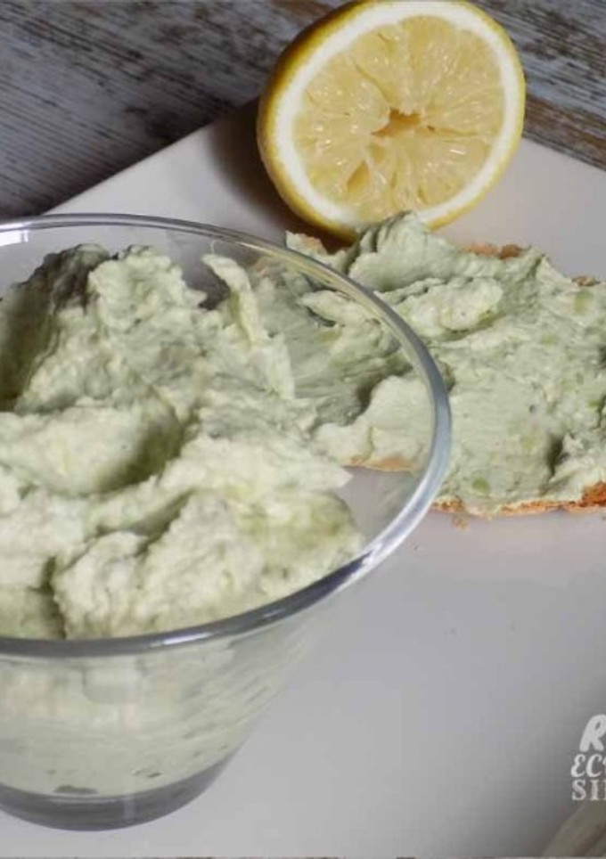 Una foto de Paté de aguacate y queso