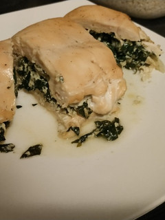 Una foto de Pollo relleno de crema de espinaca