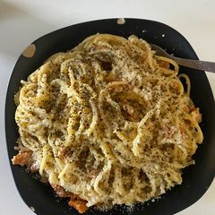 A picture of Spaghetti carbonara.