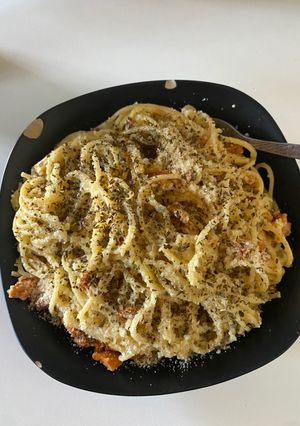 A picture of Spaghetti carbonara.