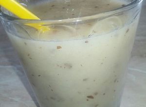 Foto di Frullato con succo di frutta alla pera, mela, limone e cannella