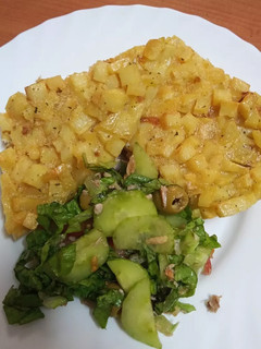 Foto principal de Tortilla de papas al horno con ensalada