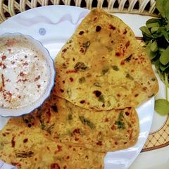 A picture of Spicy Methi Paratha.
