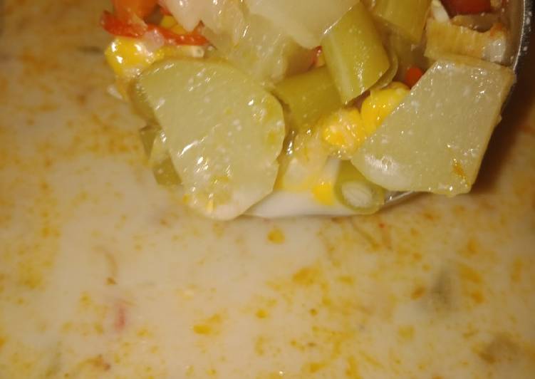 Proses memasak Kuah Santan Lontong Sayur yang sempurna