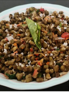 பச்சை பயறு சுண்டல் (Green moong sundal recipe in tamil) செய்முறை முக்கிய புகைப்படம்