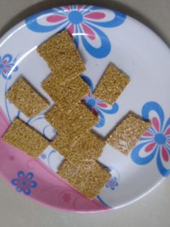 તલની ચીકી(Tal Chikki Recipe in Gujarati) રેસીપી મુખ્ય ફોટો