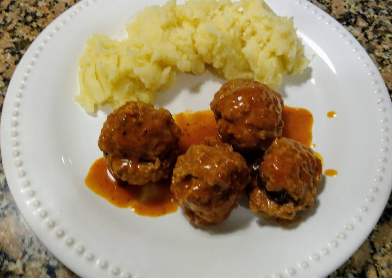 Albóndigas con puré de papas