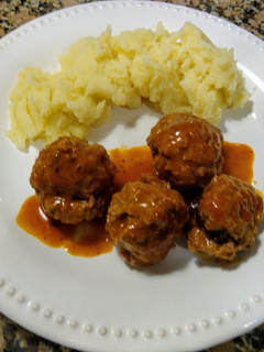 Una foto de Albóndigas con puré de papas