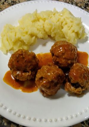 Una foto de Albóndigas con puré de papas