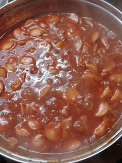 Una foto de Salsa de tomate y panchos