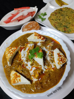पालक मटर पनीर(palak matar paneer recipe in hindi) रेसिपी मुख्य फोटो