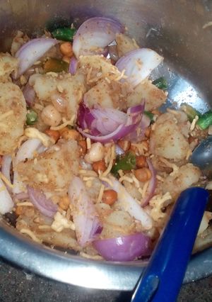A picture of Aloo chat.
