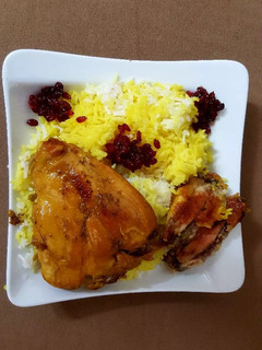 عکسی از دستور زرشک پلو با مرغ زعفران رستورانی