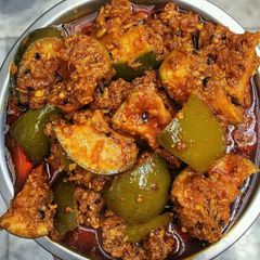 A picture of Mango spicy pickle.