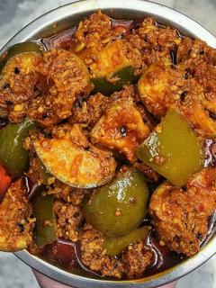 A picture of Mango spicy pickle.