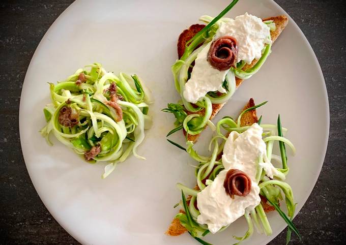 Puntarelle romane con salsa di acciughe e aglio - 2 Amiche in Cucina