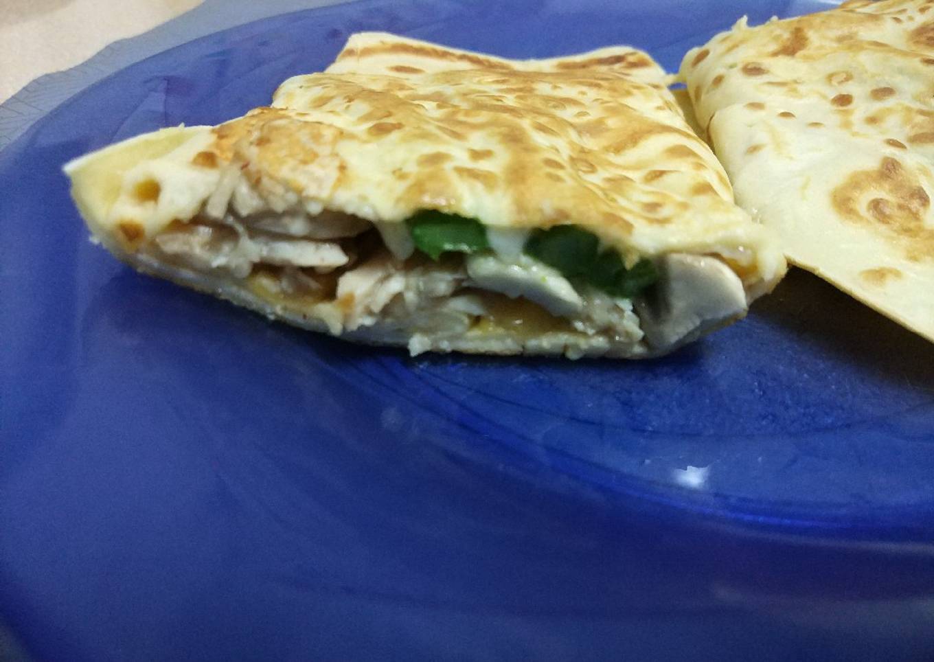 Crepe de pollo, champiñones y espárragos