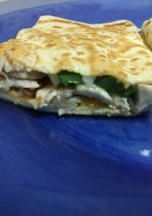 Una foto de Crepe de pollo, champiñones y espárragos