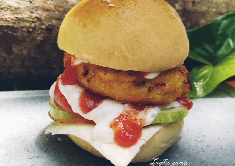 Resep Burger ayam homemade 🍔 yang merasakan kenyamanan
