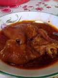 Patitas de puerco ahumadas en molito