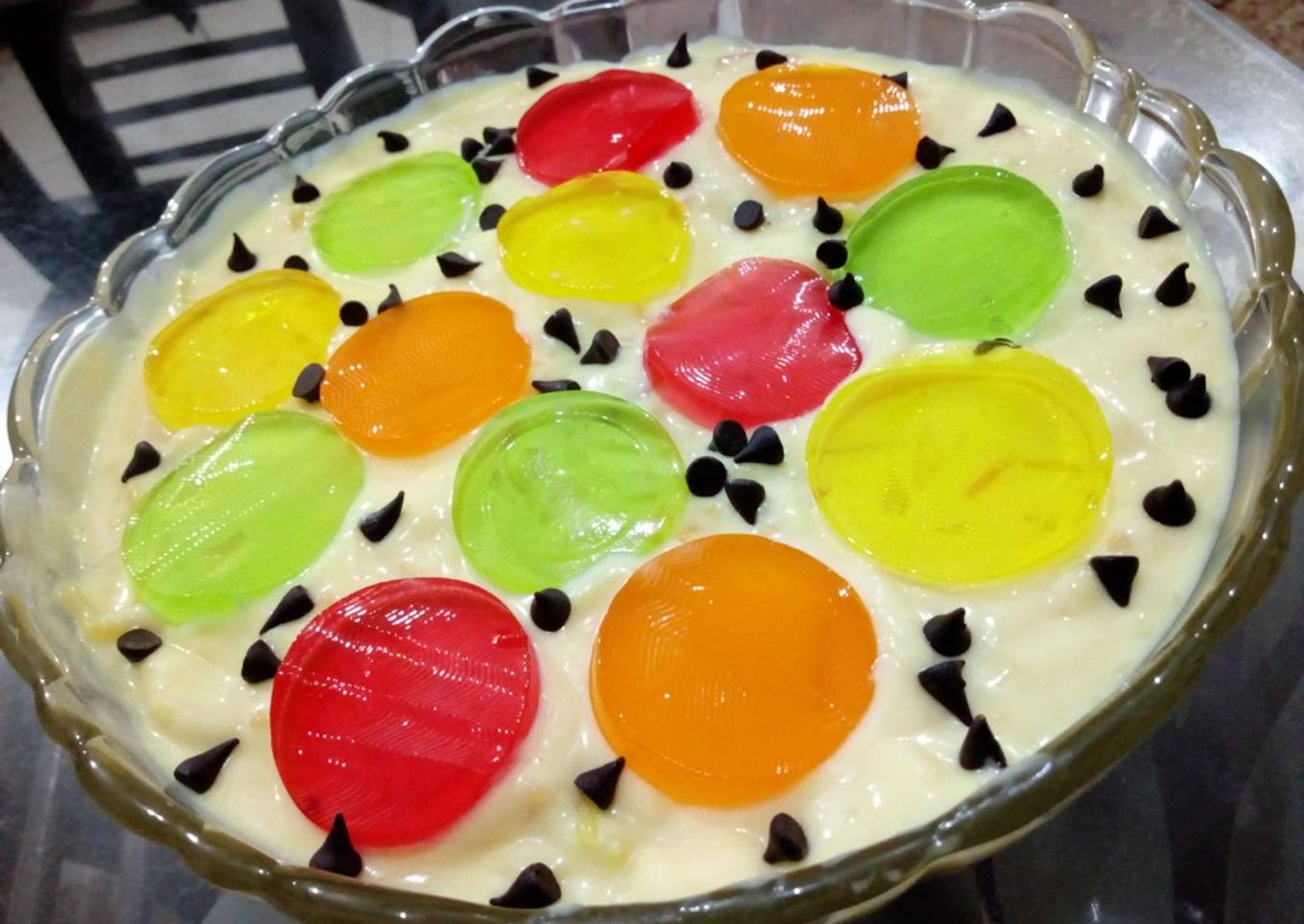 Mango custard with colored vermicelli