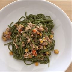 A picture of Spinach pasta with tuna...really yummy!!.