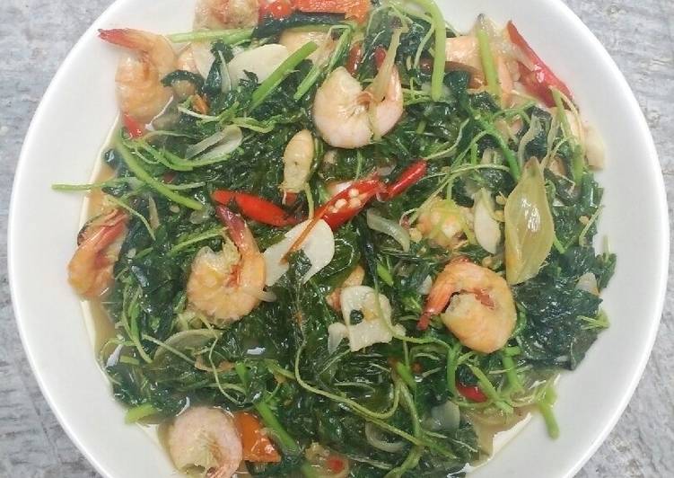 Langkah Mudah untuk memasak Tumis bayam udang #bikinramadanberkesan Lezat