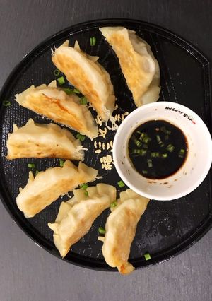 Una foto de Gyozas o empanadillas japonesas