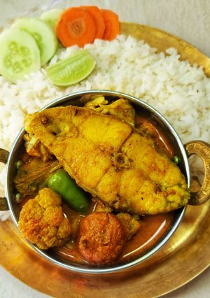 ভেটকি ফুলকপির পাতলা ঝোল(bhetki foolkopir patla jhol recipe in Bengali) রেসিপির প্রধান ছবি
