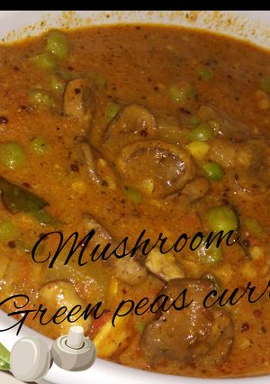 A picture of Mushroom Green peas curry.