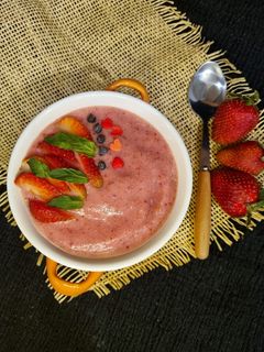 عکسی از دستور اسموتی ملون و توت فرنگی