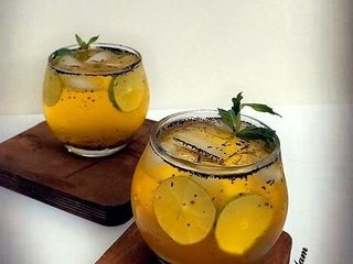 شربت خرفه با تخم شربتی و خاکشیر🍹