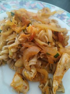Una foto de Salteado de verduras con fideos de semillas, LIBRE DE GLUTEN