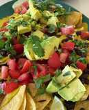Nachos com Cheddar e Guacamole