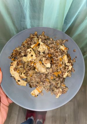 Фото Тушеная гречка с куриным филе.