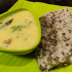 A picture of Kadhi khichdi.