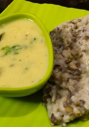 A picture of Kadhi khichdi.