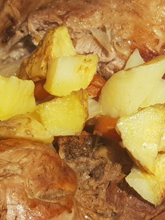 Una foto de Cordero al horno húmedo. Xot rustit humit al forn