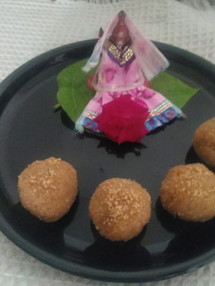 ચૂરમા ના લાડુ (Churma Ladoo Recipe In Gujarati) રેસીપી મુખ્ય ફોટો