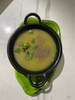 A picture of Potato and spring onion soup.