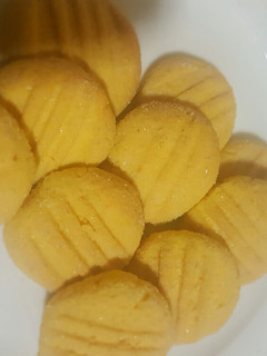 A picture of Custard cookies.