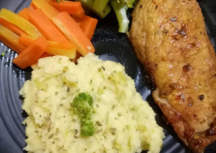 Cara Menyiapkan Steak chicken with mashed potato Anti Ribet!