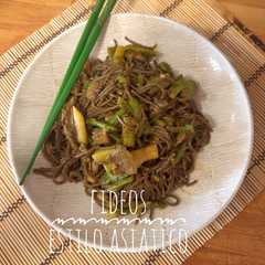 Una foto de Fideos al estilo asiático