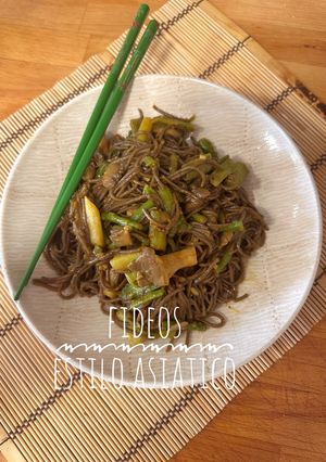 Una foto de Fideos al estilo asiático