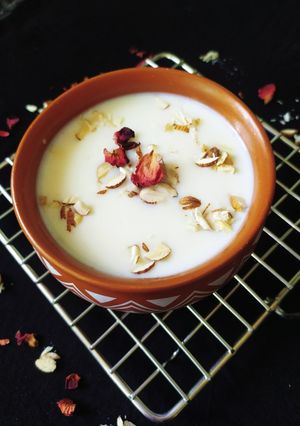 ખીર (kheer recipe in gujarati) રેસીપી મુખ્ય ફોટો