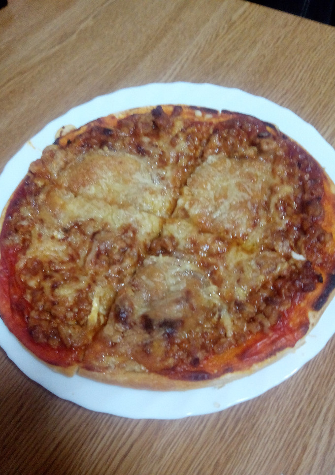 Una foto de Pizza barbacoa con queso de cabra