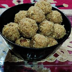 A picture of Khoya dry fruit ladoo.