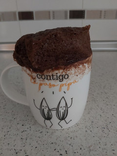 Una foto de Bizcocho de chocolate al microondas🤤